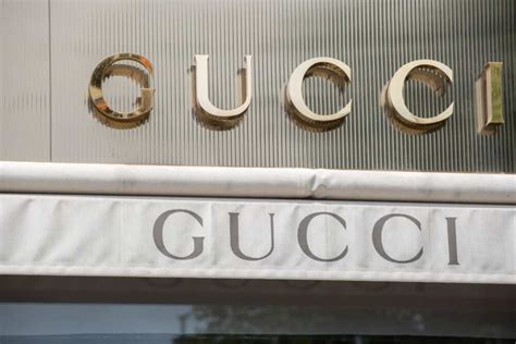 history of gucci brand|who owns gucci now.